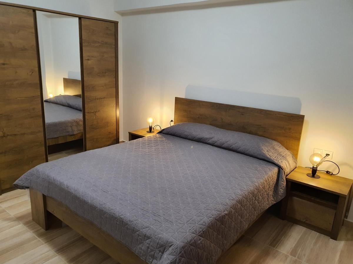Perama View Apartment